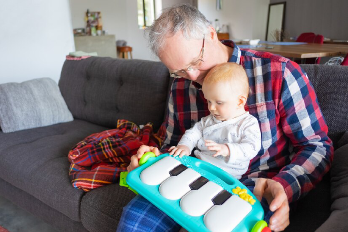 Choosing Ideal Gifts for Grandad to Be