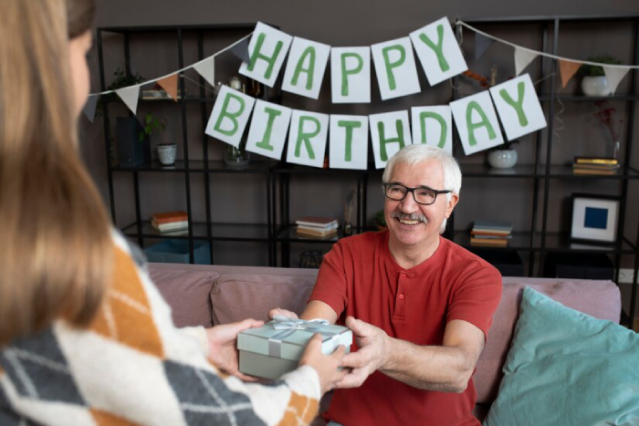 Notices when Choosing Birthday Gifts for Grandpa