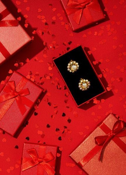 20 Luxury Gifts For Wife On Most Important Occasions