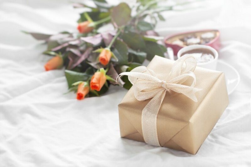 Things to avoid when choosing gift for daughter on wedding day